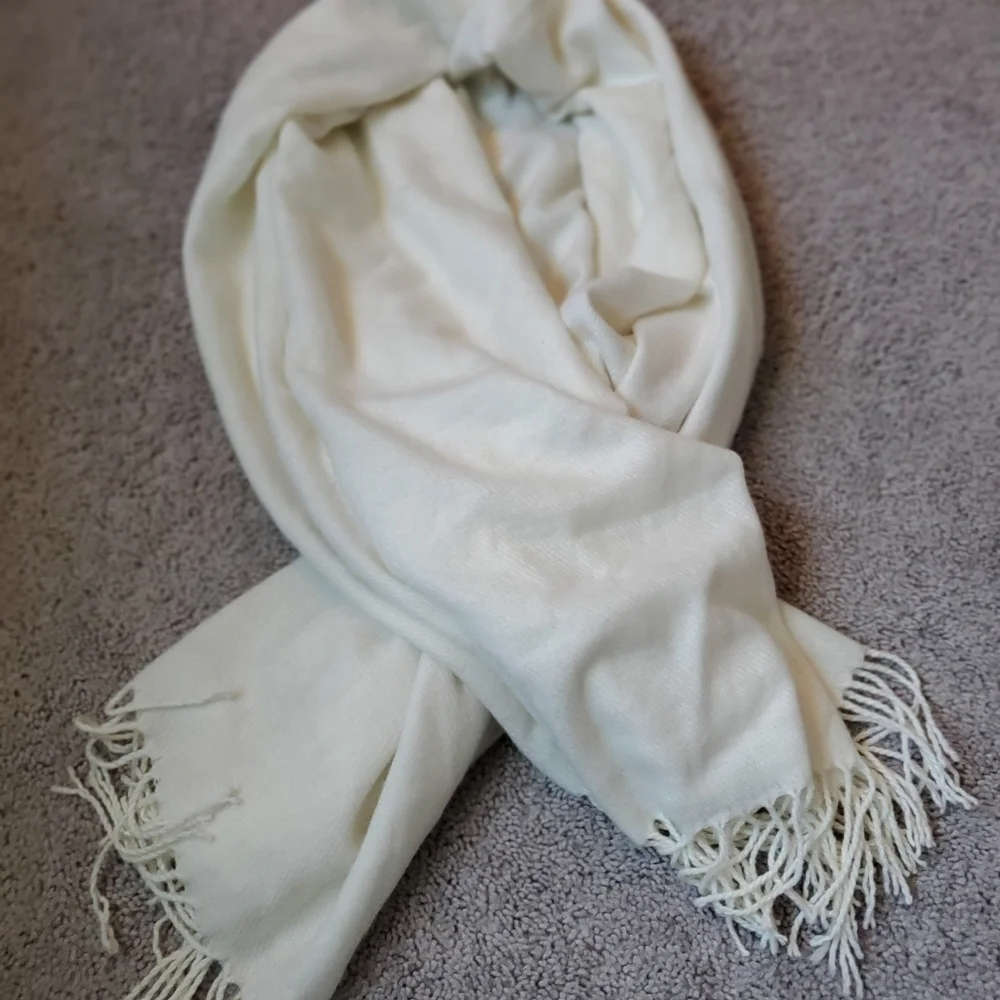 Elegant Soft Unbranded Cream Scarf with Fringe